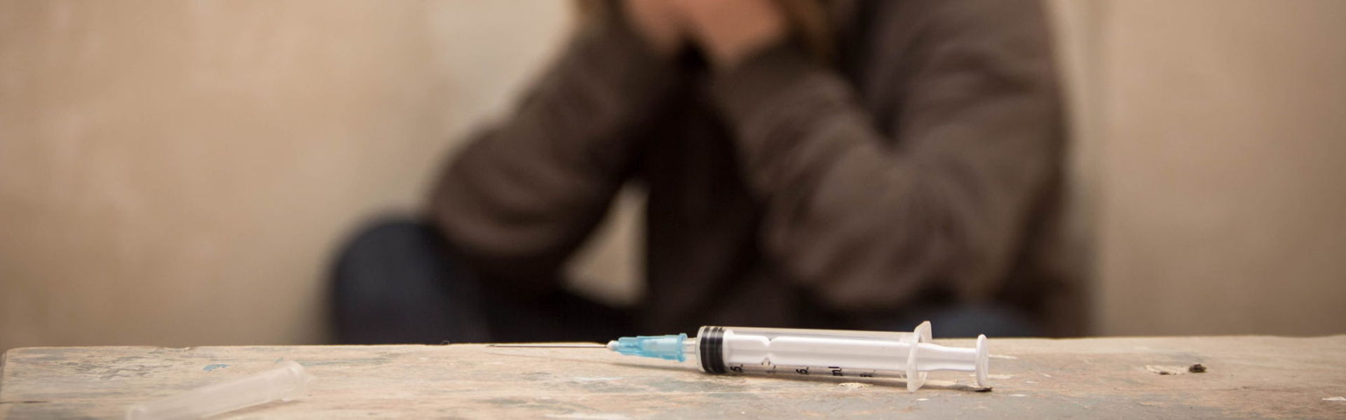 25 Key Points for Working With Adolescents With Substance Use Problems - Background Image